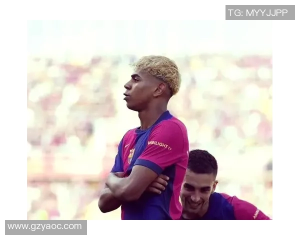 蓝衣服爆炸头足球明星的传奇之路与场上风采的完美结合 蓝衣服爆炸头足球明星的传奇之路与场上风采的完美结合